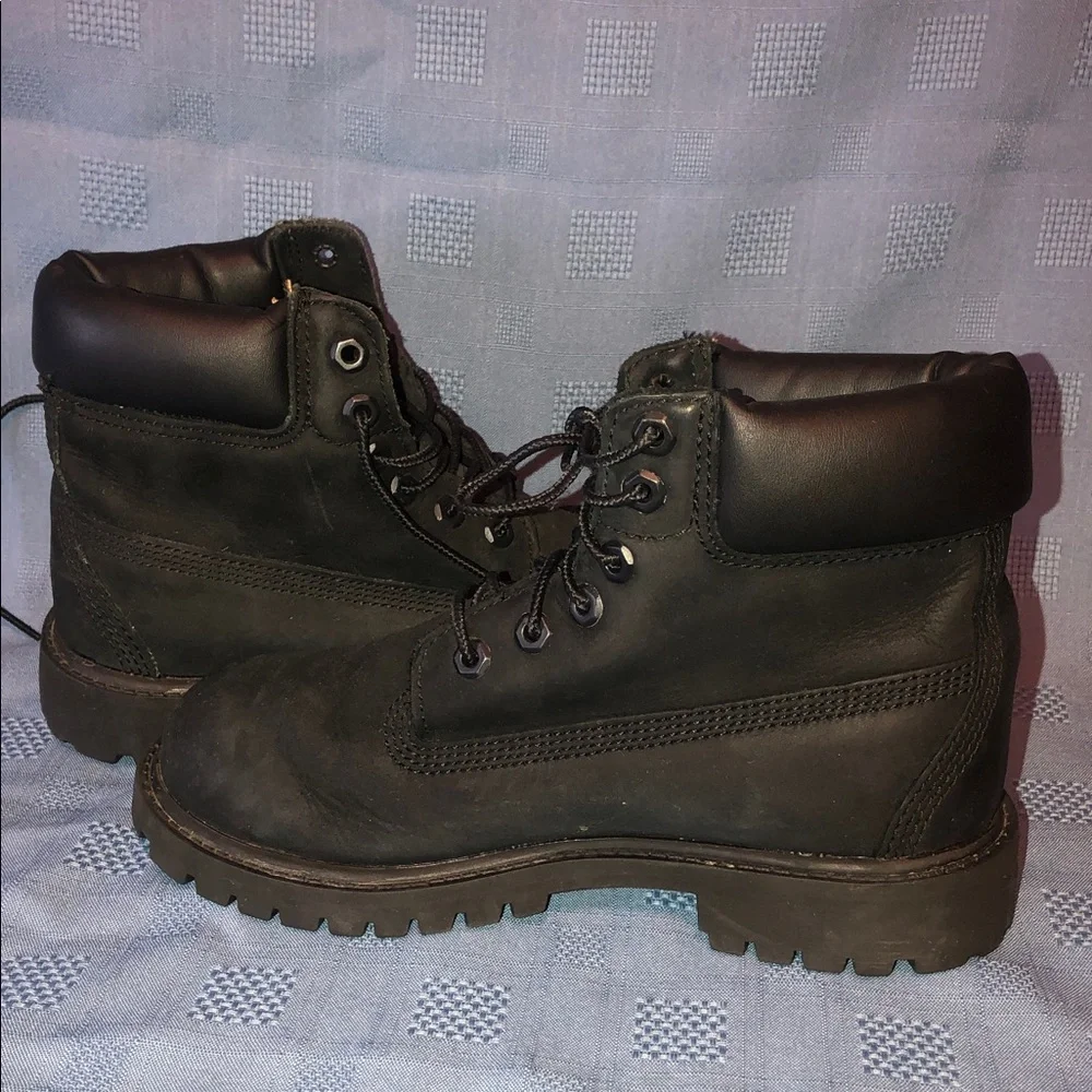 Used Boys Timberland Black Boots Size 2M 12707
